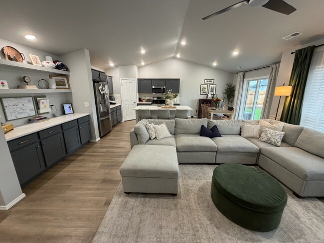 Foto del edificio - 1910 SW Cooper Ave