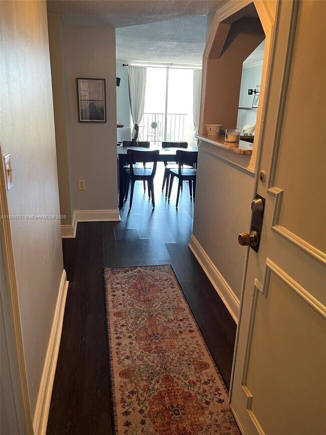 Foto del edificio - 2750 NE 183rd St