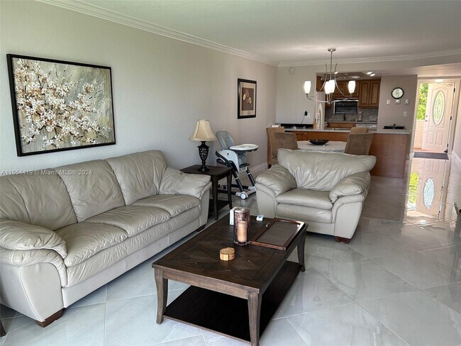 Building Photo - 9520 S Hollybrook Lake Dr