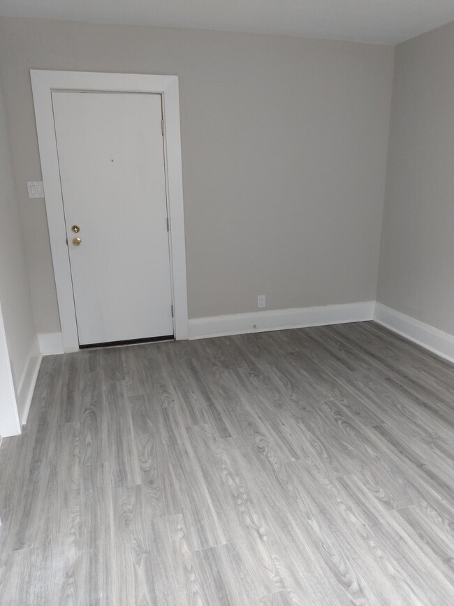 Photo du bâtiment - Spacious Bachelor Unit in downtown Toronto!