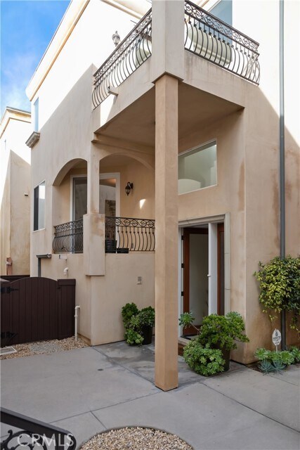 Foto del edificio - 807 Crest Dr