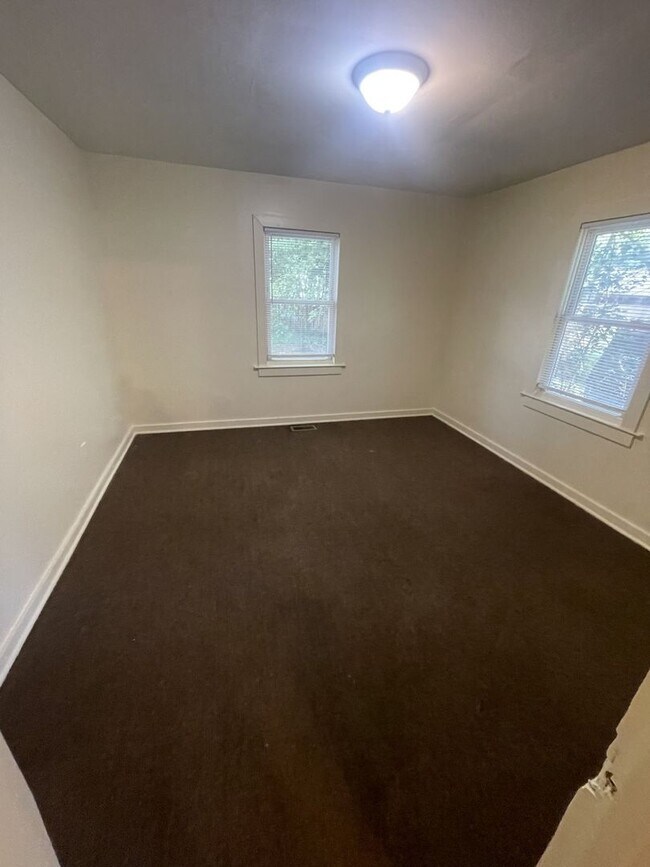 Building Photo - 1 Bedroom 1 Bathroom