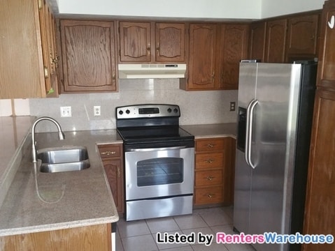Building Photo - 4945 Cliffony Dr