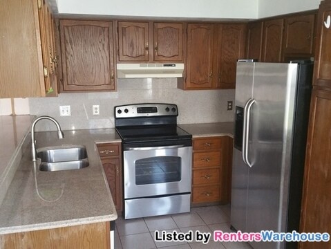 Foto del edificio - 4945 Cliffony Dr
