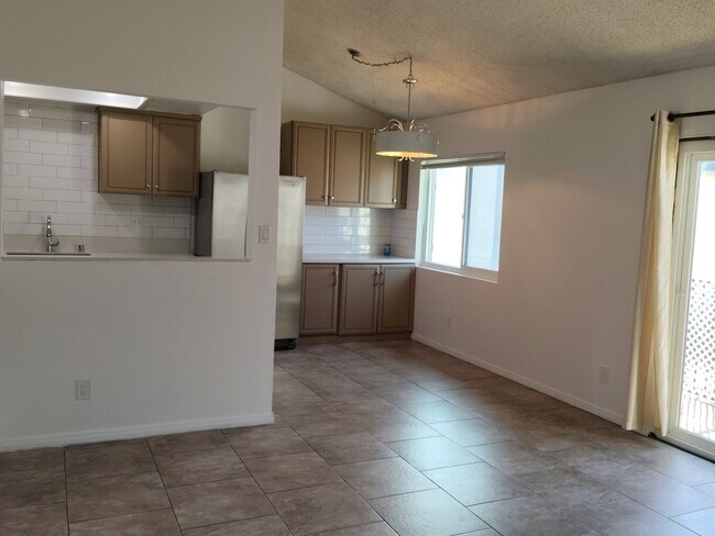 Foto del edificio - 12650 Lakeshore Dr