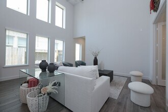Building Photo - 317 Rise Ln