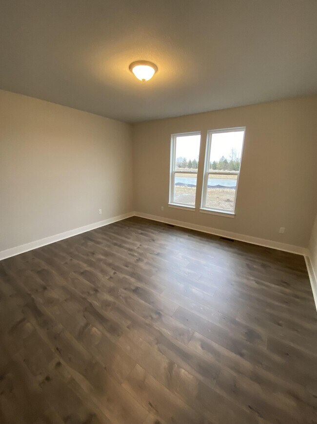 Foto del edificio - W218N16022 Tiger Lily Dr