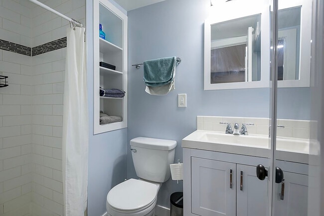 Foto del edificio - 717 F St NE