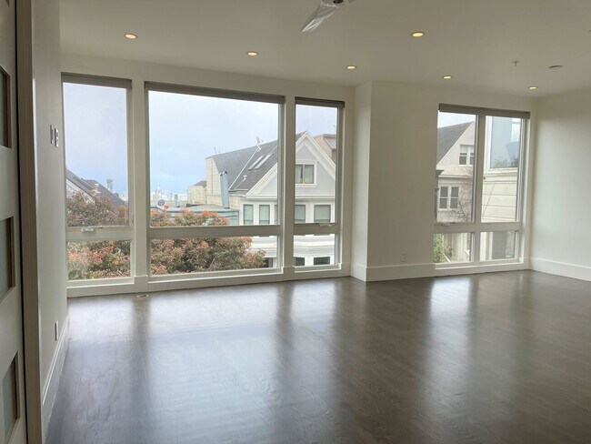 Foto del edificio - 2 Bedroom, 2 Bathroom condo in Ashbury Hei...
