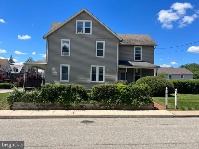 Building Photo - 337 Lindenwold Ave