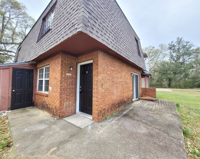 Building Photo - 1140 Lake Dr