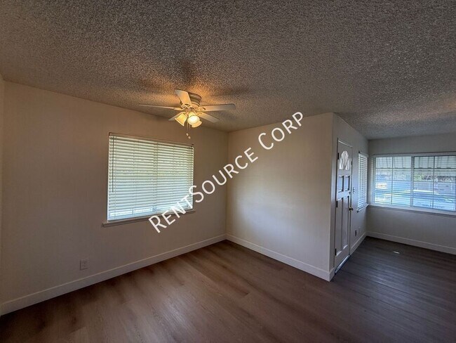 Foto del edificio - 1149 W Ave H-11