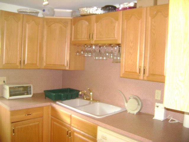 Primary Photo - 682 E Chester St