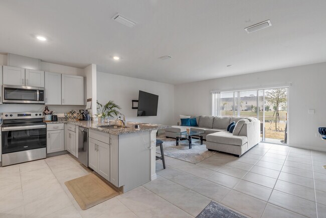 Building Photo - 2724 Silver Canoe Dr