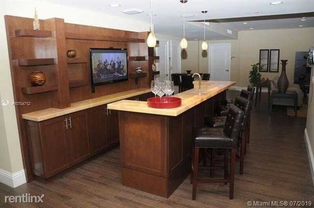 Building Photo - 2 br, 2 bath Apartment - 9365 SW 77 Ave 3011