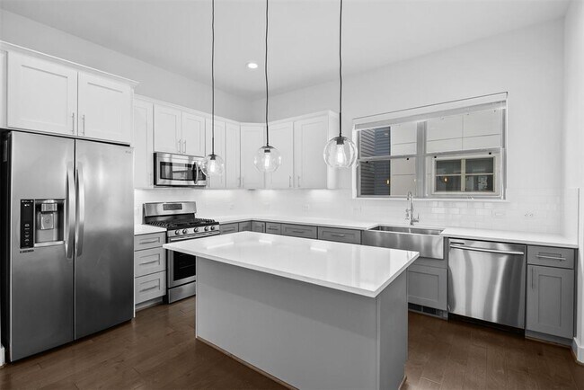 Building Photo - 2218 McGowen St