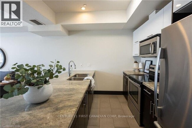 Building Photo - 112 N Centre Rd