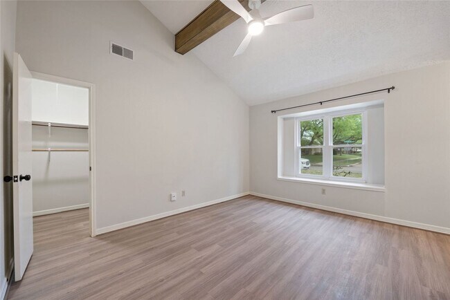Foto del edificio - 11805 Southlake Dr