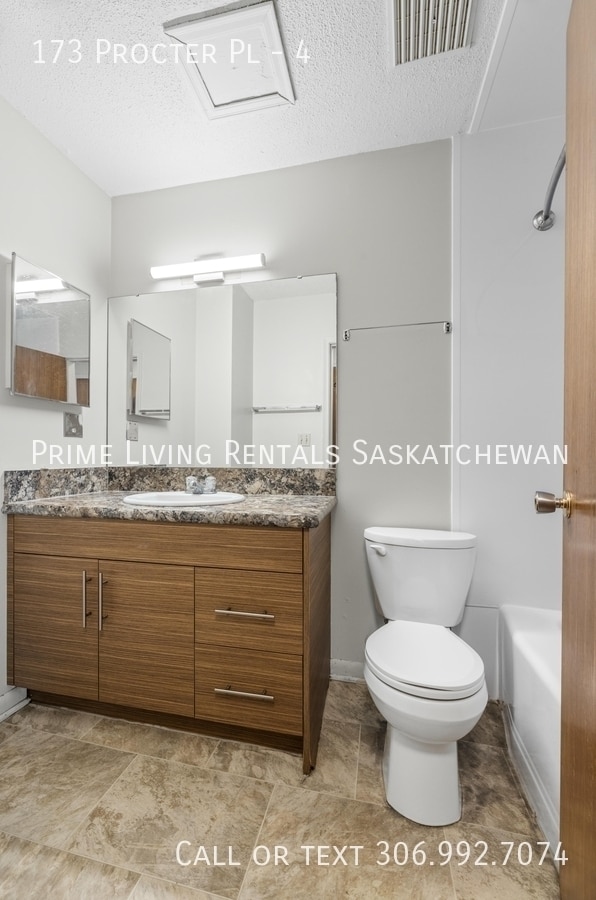Building Photo - 173 Procter Pl