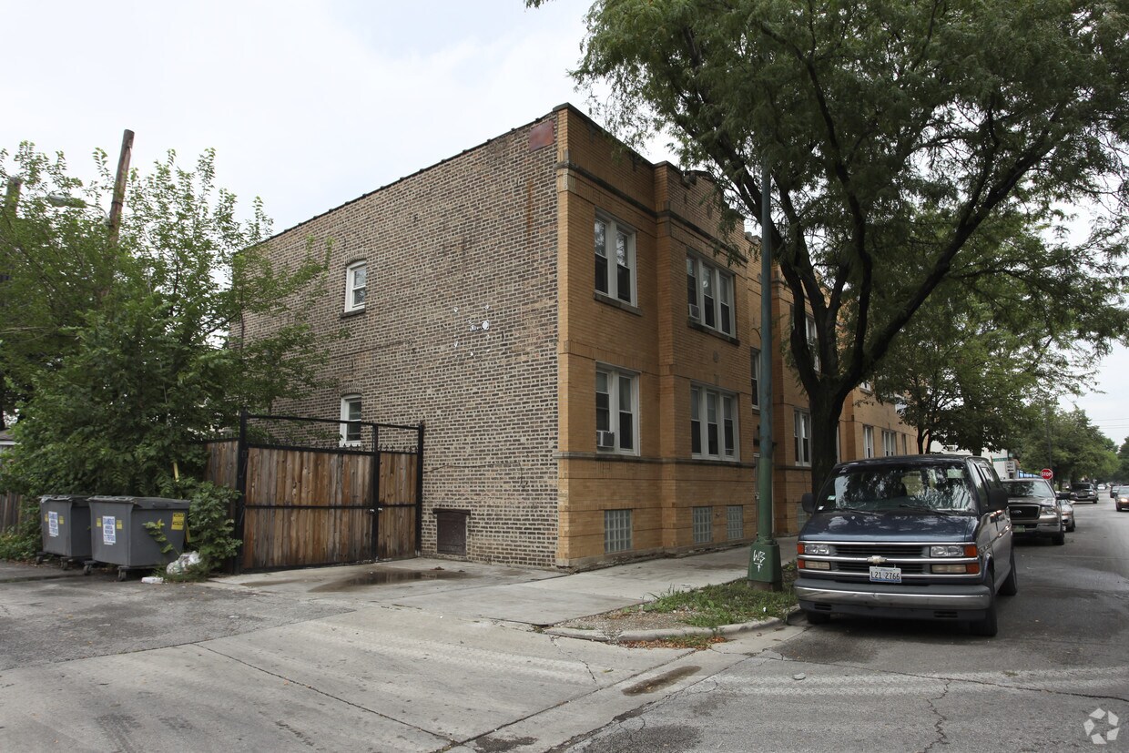 Building Photo - 4401 W Iowa St