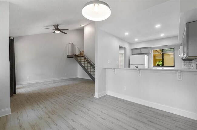 Building Photo - 697 Belflower Pl