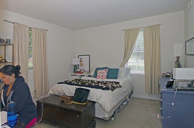 Bedroom 2 - 1816 N Queens Ln