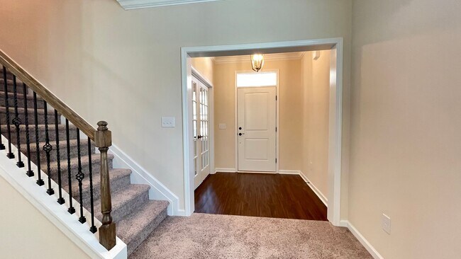 Building Photo - Beautiful home featuring 4 Bedrooms, 3 Ful...