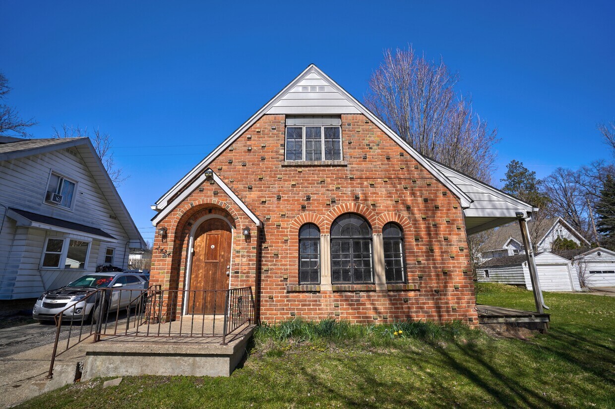 Foto principal - 2424 Thomas St