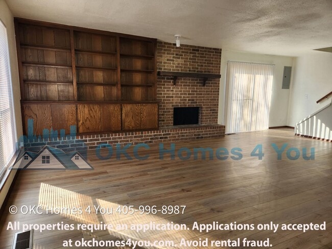Building Photo - 515 N Davis Ave