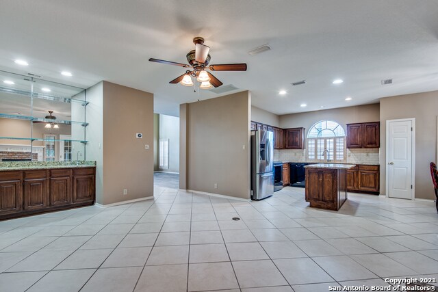 Foto del edificio - 2130 Mollys Way Dr