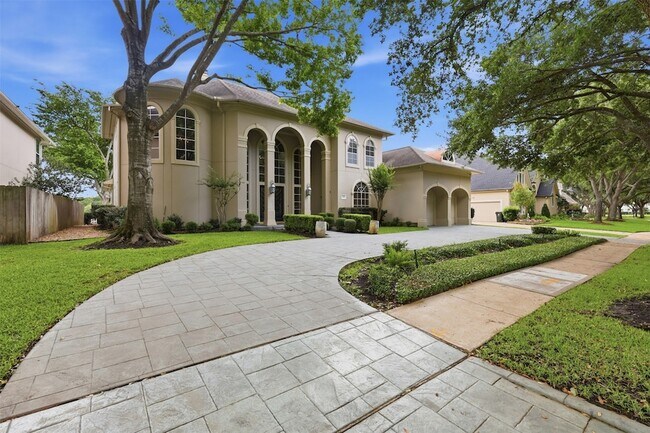 Foto del edificio - 3315 Riviera Dr