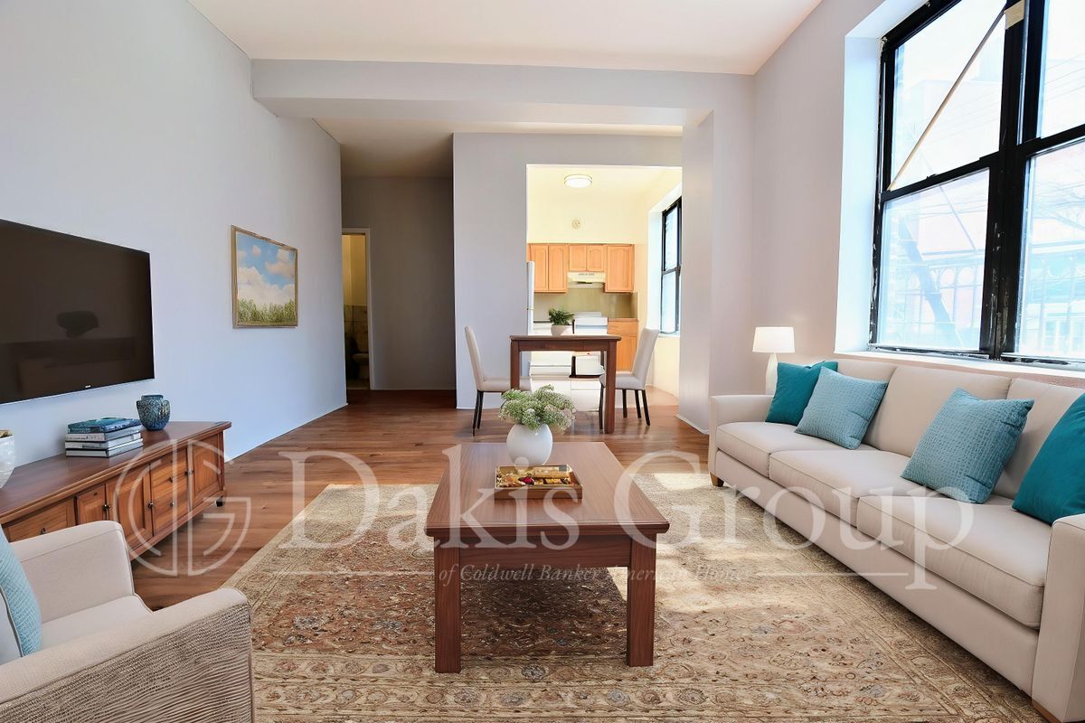 Foto principal - 2334 28th Ave