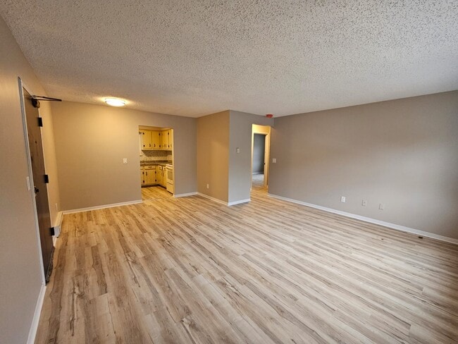 Building Photo - Evergreen Court