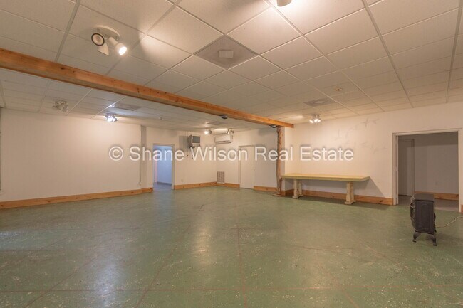 Foto del edificio - Commercial Property Ideal for Contractor t...