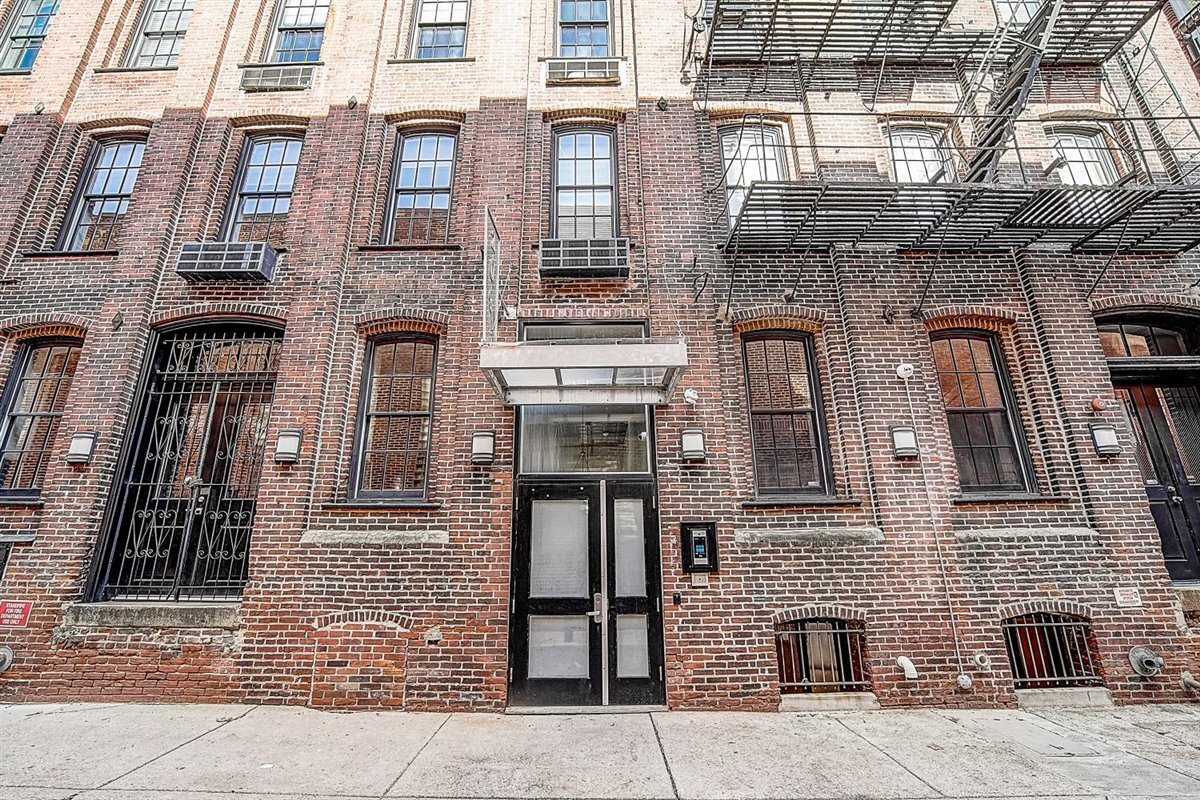 Primary Photo - 205 Cuthbert St