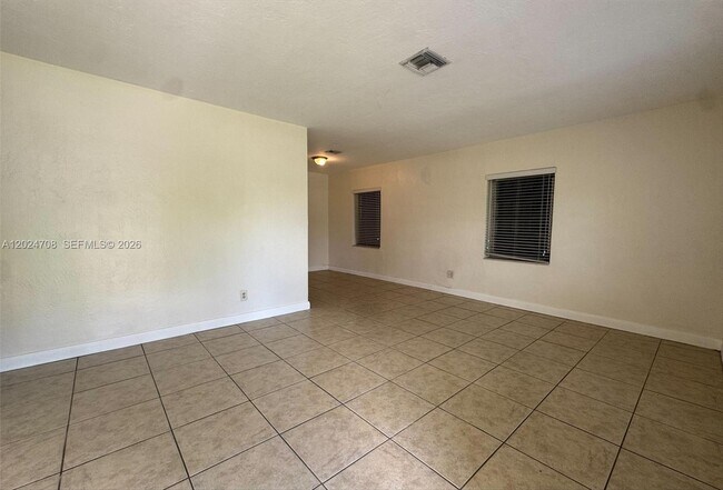 Foto del edificio - 1320 NW 87th St