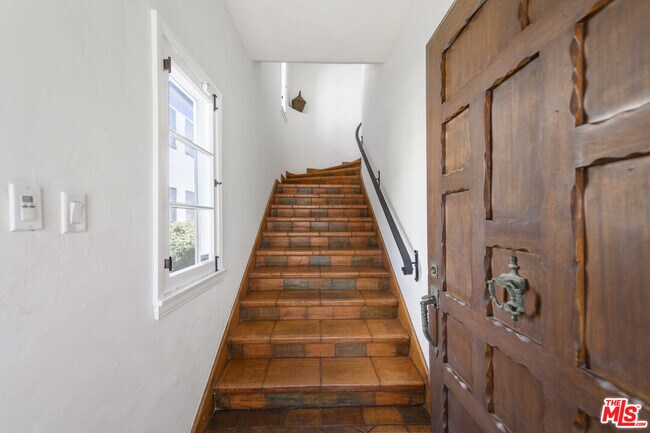 Foto del edificio - 148 S Orange Dr