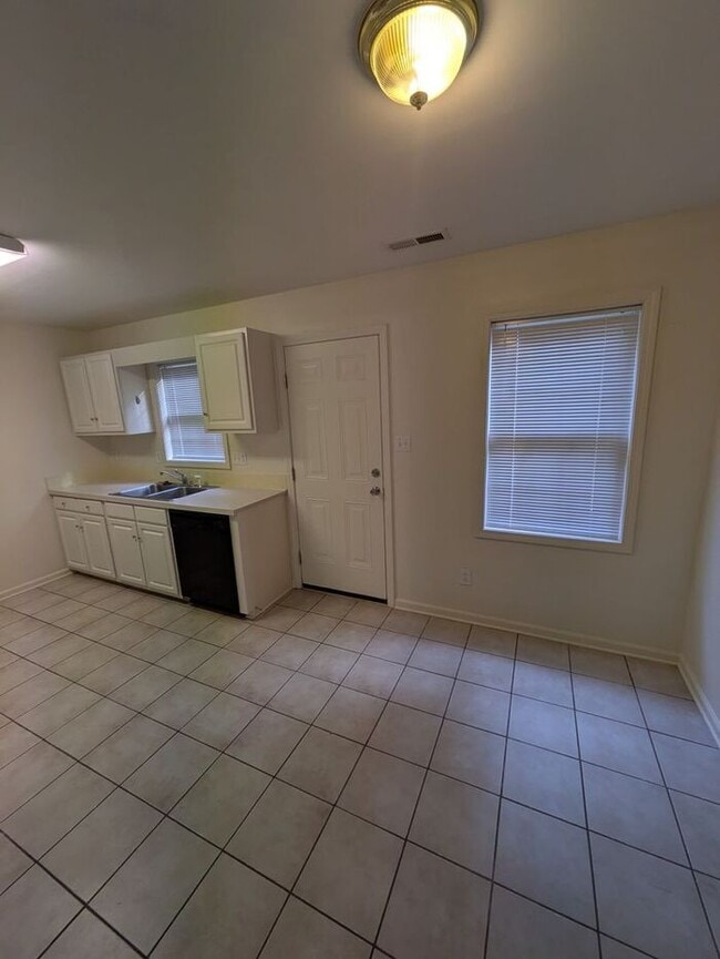 Building Photo - 2BD/2.5BA Unit at Water Oaks in Hickory