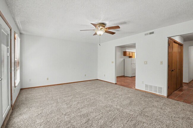 Foto del edificio - 1300 N Rockwell Ave