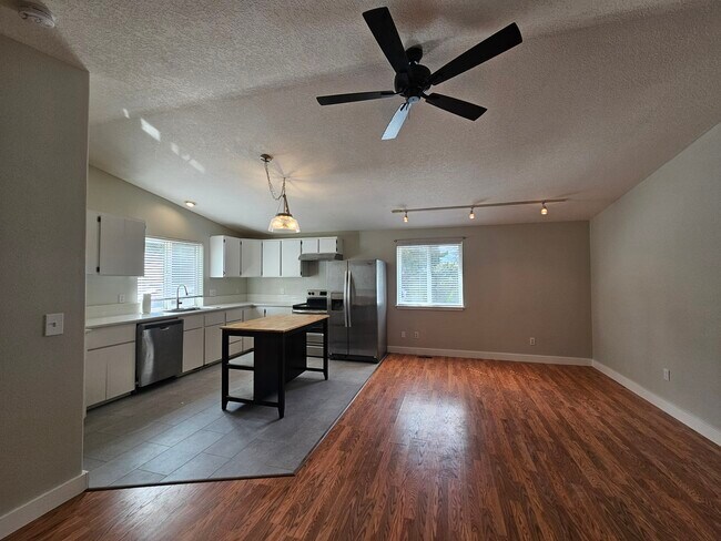 Foto del edificio - 13235 SE Oatfield Rd