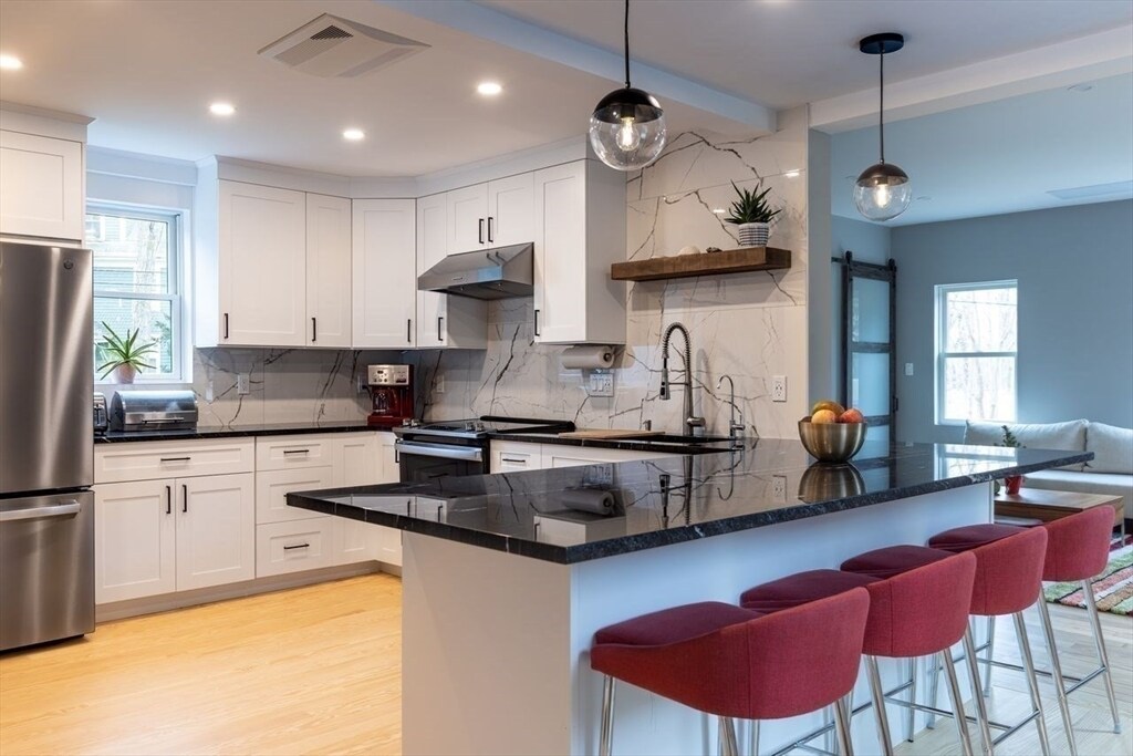 Foto principal - 136 Topsfield Rd