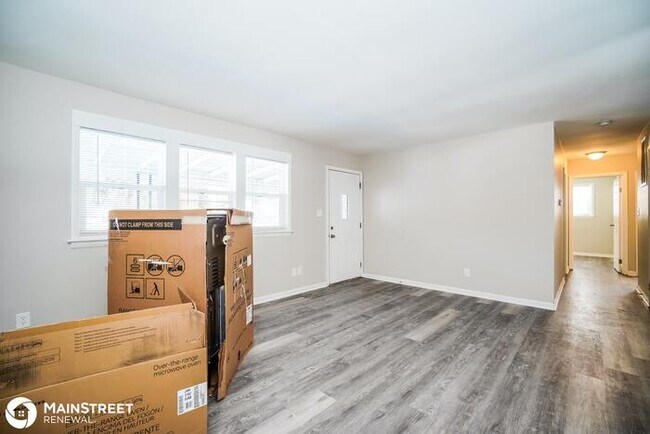 Foto del edificio - 1597 S HAMILTON RD, COLUMBUS, OH 43227