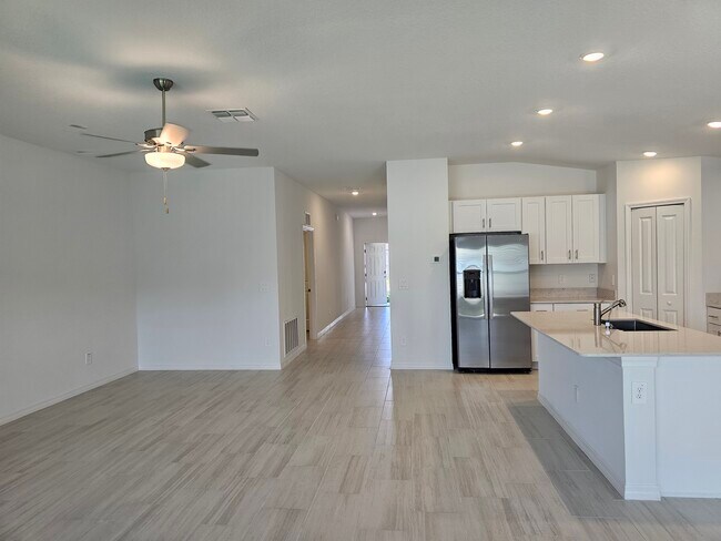 Building Photo - 34921 Rainville Lp