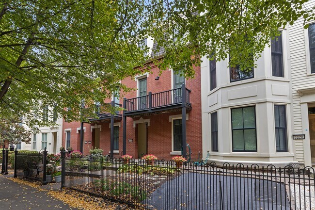 Foto del edificio - St Charles Area Townhouse