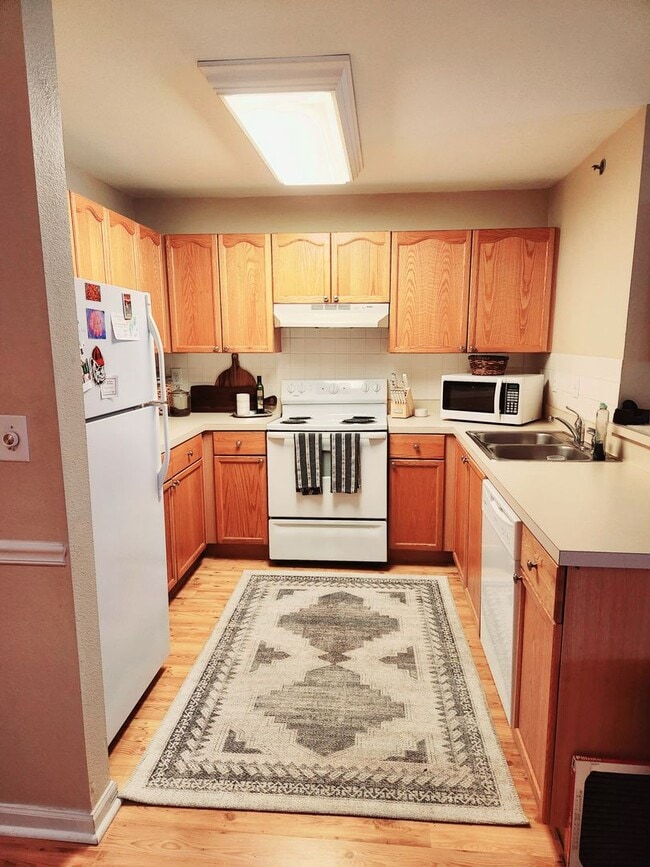 Building Photo - Welcome to Your Cozy New Home! 1 bedroom 1...