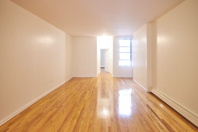 Building Photo - 315 Putnam Ave