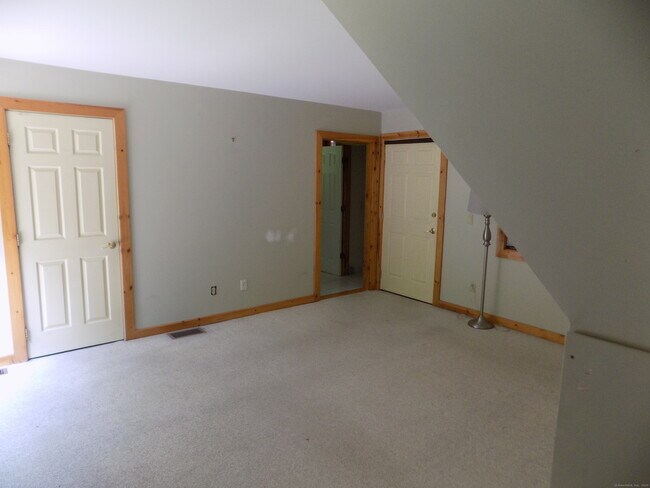 Foto del edificio - 5 Acorn Ln