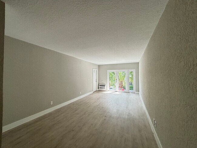 Foto del edificio - 1075 101st St