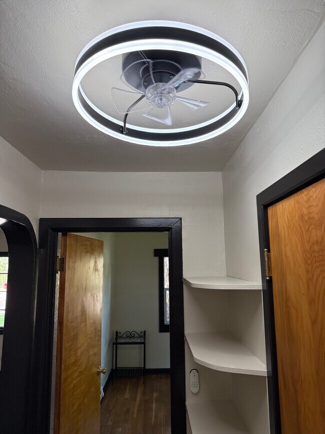 Foto del edificio - 445 Mondell St