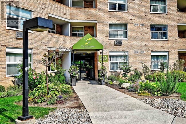 Building Photo - 260 Davis Dr